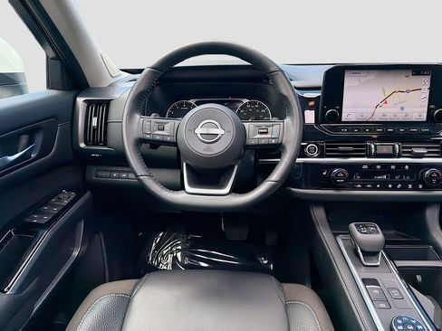 Used 2023 Nissan Pathfinder SL w/ SL Premium Package AWD/4WD image 24