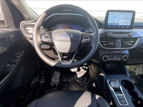 Used 2022 Ford Escape Titanium w/ Class II Trailer Tow Package image 6