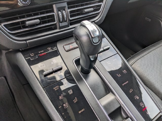 Used 2023 Porsche Macan Turbo AWD/4WD image 26