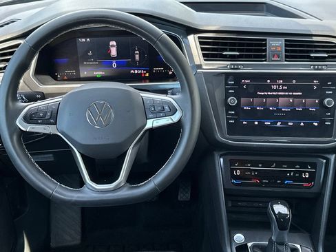 Used 2022 Volkswagen Tiguan SE AWD/4WD image 14