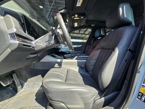 Used 2024 BMW 760i xDrive w/ Executive Package image 15