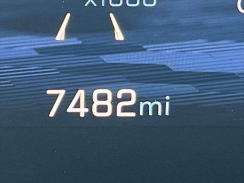 Used 2025 Chevrolet Traverse LT w/ Driver Confidence Package image 27