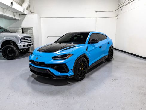 Used 2023 Lamborghini Urus Performante AWD/4WD image 2