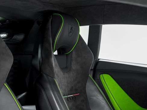 Used 2022 Lamborghini Huracan EVO RWD image 34
