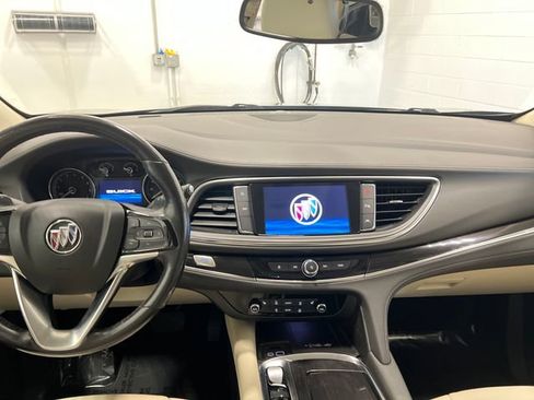Used 2022 Buick Enclave Essence image 11