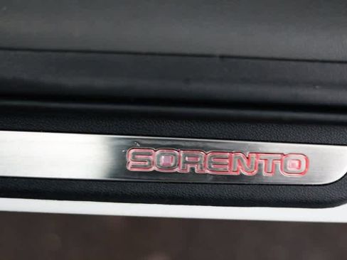 Used 2019 Kia Sorento SX image 26