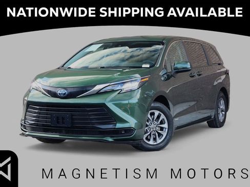Used 2021 Toyota Sienna LE image 1