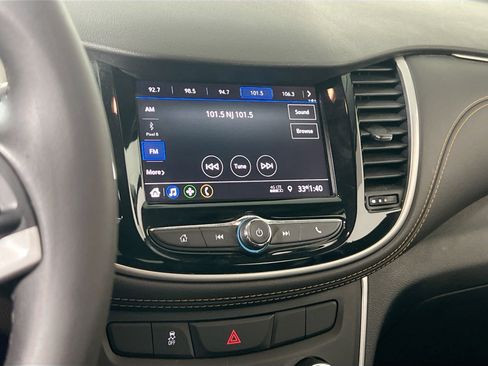 Used 2022 Chevrolet Trax LT w/ LT Convenience Package image 14