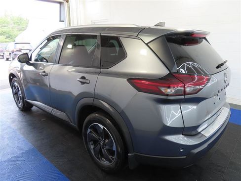 Used 2024 Nissan Rogue SV w/ SV Premium Package FWD image 10