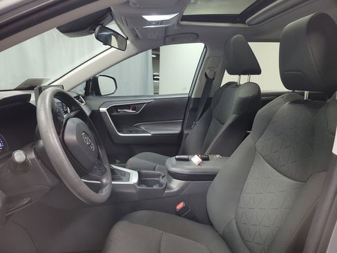 Used 2021 Toyota RAV4 XLE w/ Convenience Package image 12