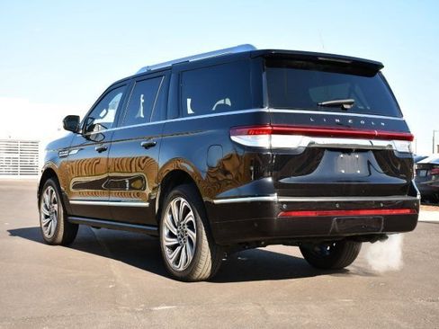 Used 2023 Lincoln Navigator L Reserve image 7