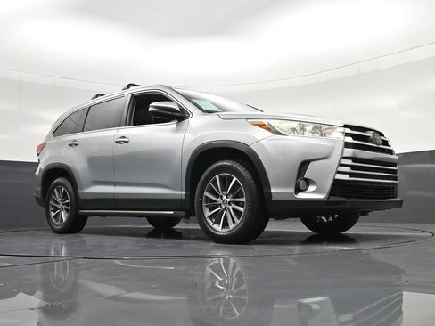 Used 2019 Toyota Highlander XLE FWD image 29