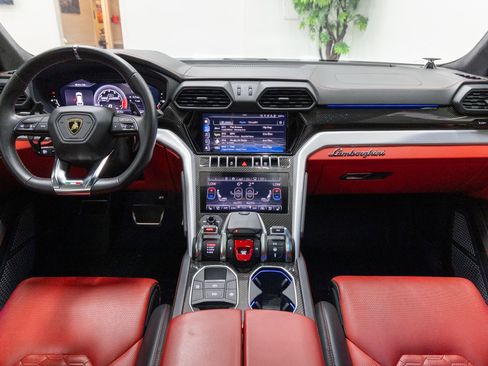 Used 2020 Lamborghini Urus AWD/4WD image 5