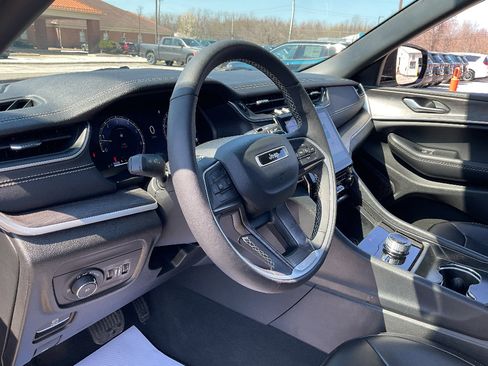 Used 2024 Jeep Grand Cherokee Limited AWD/4WD image 10