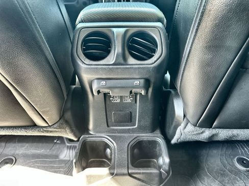 Used 2022 Jeep Gladiator Overland image 21