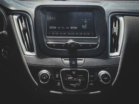 Used 2018 Chevrolet Malibu LS FWD image 10