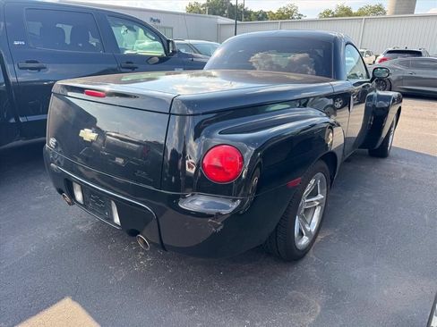 Used 2005 Chevrolet SSR w/ Preferred Equipment Group RWD image 4