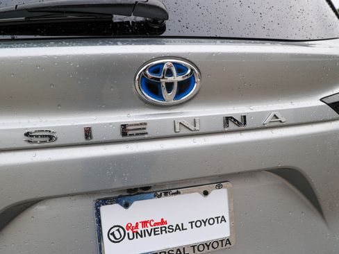 Used 2025 Toyota Sienna Platinum FWD image 14