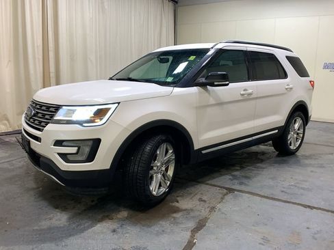 Certified 2017 Ford Explorer XLT w/ Equipment Group 202A image 7