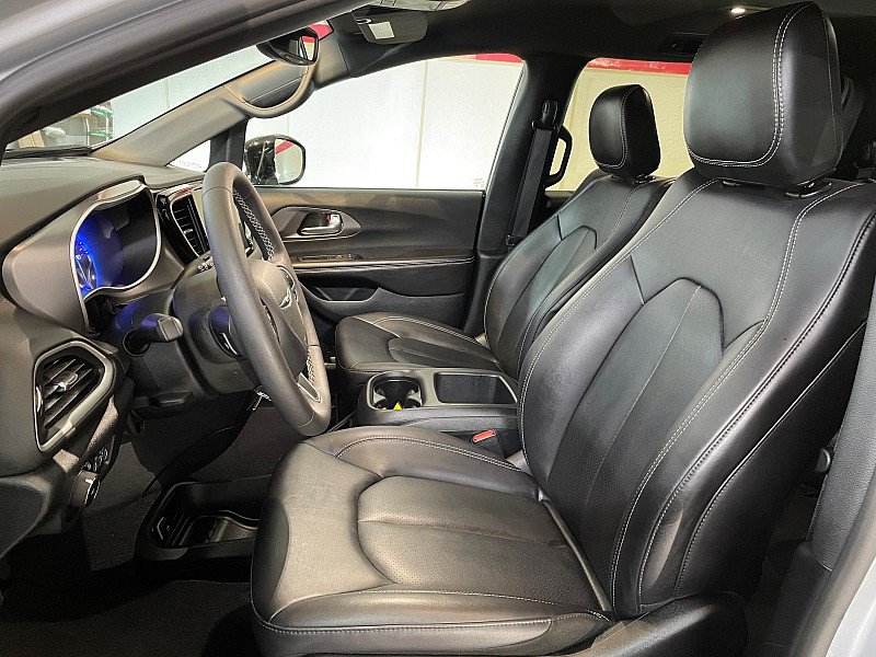 Used 2026 Chrysler Pacifica Select FWD image 9