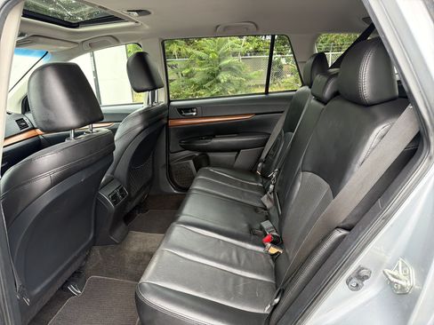 Used 2013 Subaru Outback 2.5i Limited w/ Moonroof Pkg AWD/4WD image 9