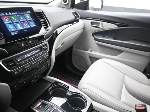 Used 2022 Honda Pilot Touring image 34
