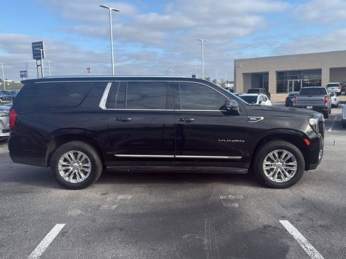 Used 2023 GMC Yukon XL SLT w/ SLT Luxury Package image 6