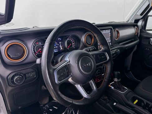 Certified 2022 Jeep Gladiator Mojave w/ Cold Weather Group image 9