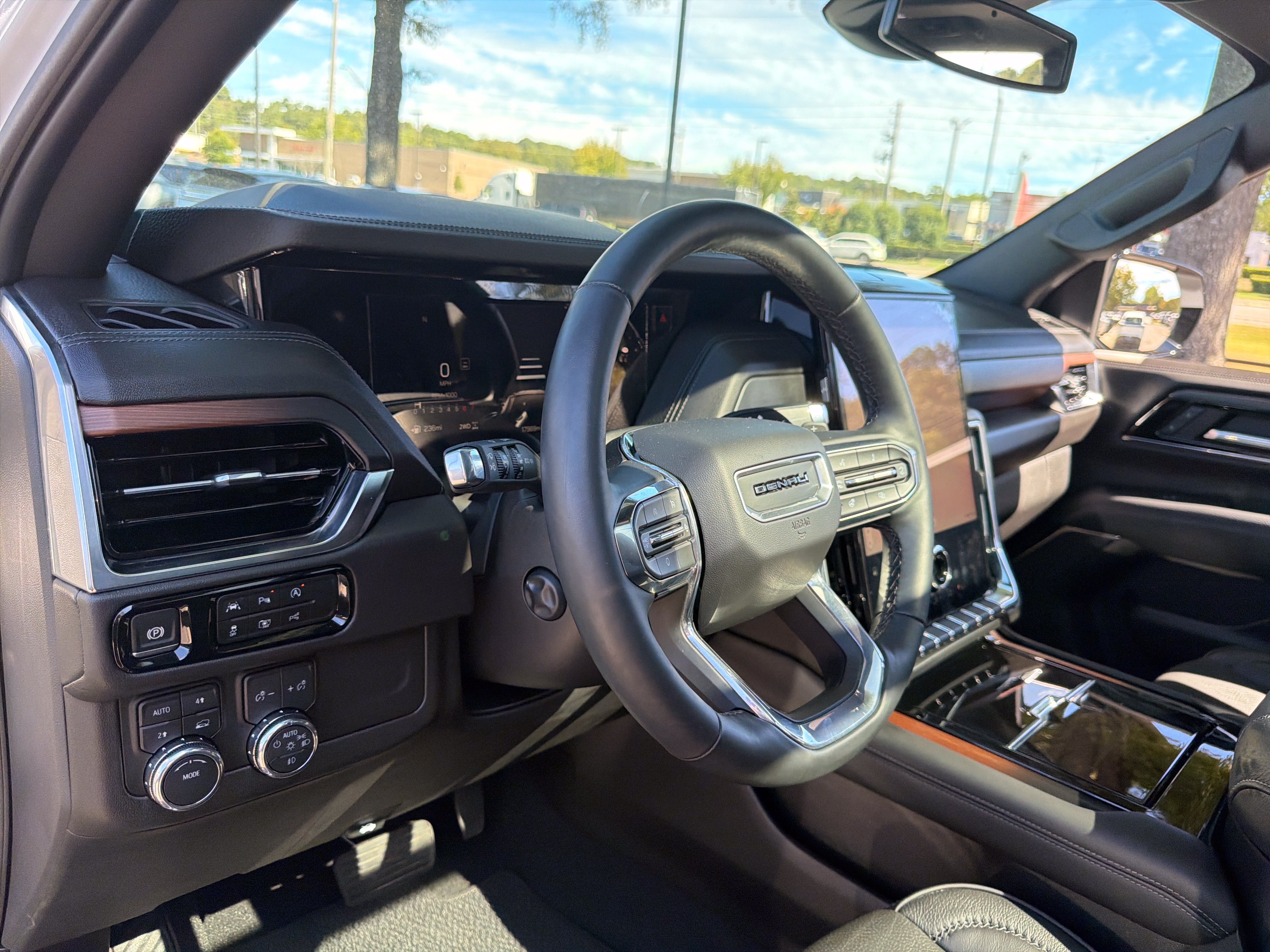 Used 2025 GMC Yukon Denali w/ Sun & Power Step Package AWD/4WD image 27