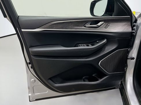 New 2025 Jeep Grand Cherokee L Limited w/ Black Appearance Package image 17