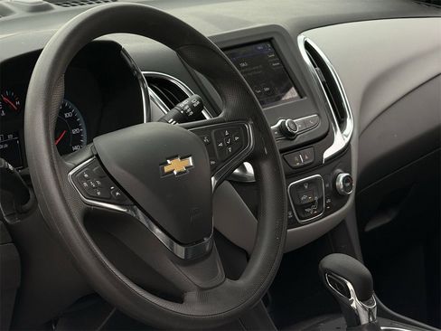 Certified 2024 Chevrolet Equinox LS image 11