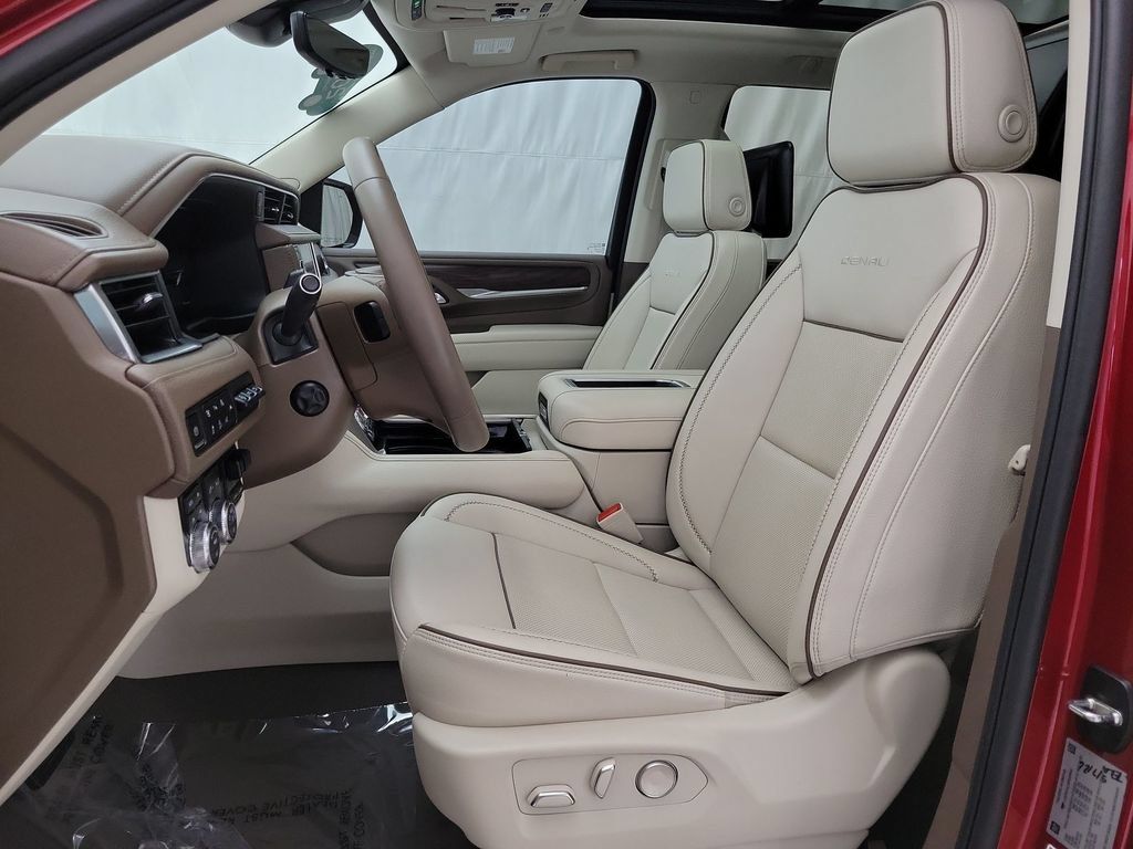 Certified 2024 GMC Yukon Denali w/ Denali Reserve Package AWD/4WD image 9