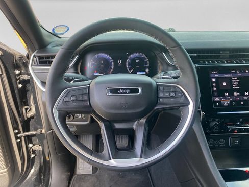 Used 2025 Jeep Grand Cherokee Laredo X w/ Luxury Tech Group I RWD image 19