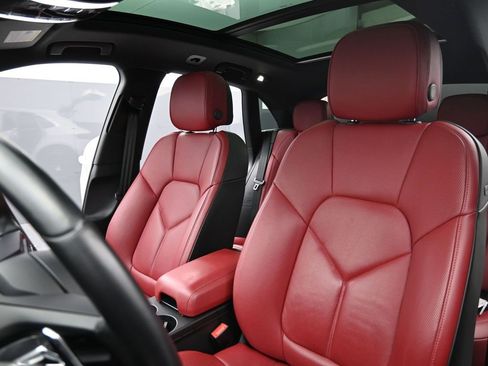 Used 2023 Porsche Macan S image 5