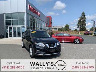 Used 2020 Nissan Rogue SV image 1