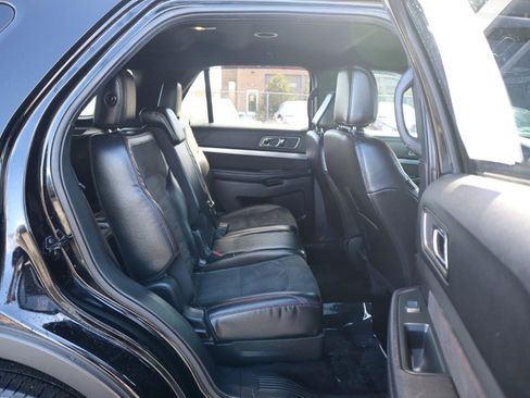 Used 2018 Ford Explorer XLT w/ Equipment Group 202A FWD image 12