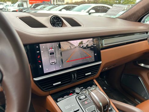 Used 2022 Porsche Cayenne Turbo S w/ Assistance Package image 5