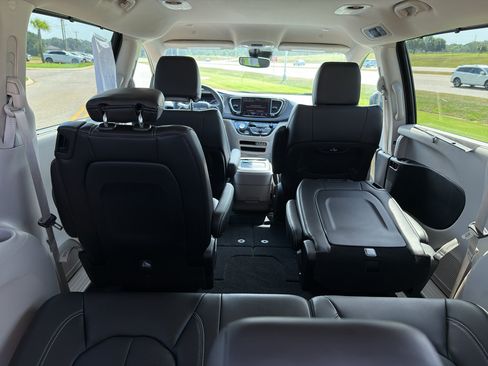 Certified 2023 Chrysler Pacifica Touring-L w/ Road Tripper Package AWD/4WD image 7