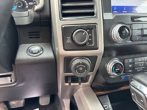 Used 2019 Ford F150 Lariat w/ Equipment Group 502A Luxury AWD/4WD image 39