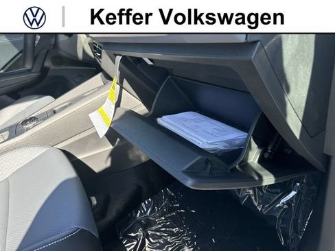 New 2026 Volkswagen Tiguan SE R-Line FWD image 34