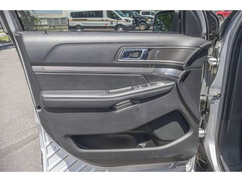 Used 2018 Ford Explorer XLT w/ Equipment Group 202A AWD/4WD image 21