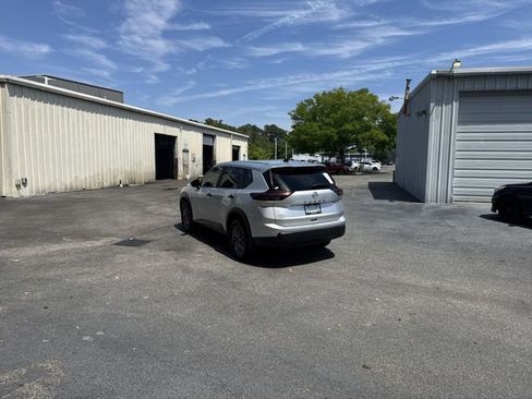 Used 2024 Nissan Rogue S image 7