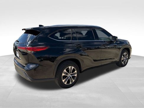 Used 2020 Toyota Highlander XLE image 11