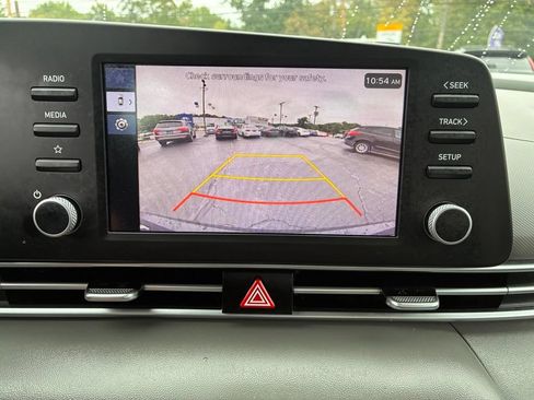 Used 2024 Hyundai Elantra SE FWD image 34