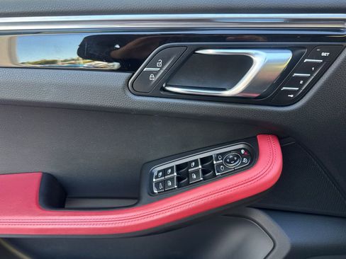 Used 2019 Porsche Macan S AWD/4WD image 12