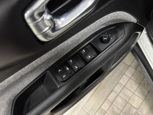 Used 2022 Jeep Compass Latitude image 25