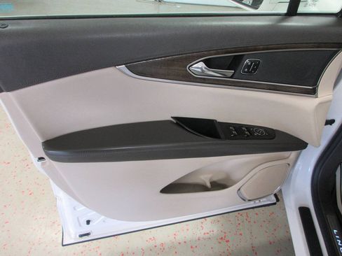 Used 2016 Lincoln MKX Select w/ Select Plus Package FWD image 24
