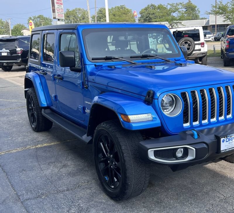 Used 2023 Jeep Wrangler Unlimited Sahara w/ Cold Weather Group AWD/4WD image 7