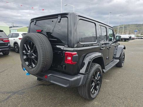 Used 2023 Jeep Wrangler Sahara w/ Cold Weather Group image 5