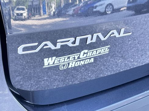 Used 2024 Kia Carnival EX FWD image 11